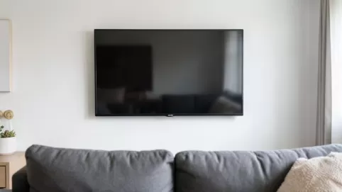 Na jakiej wysokości telewizor 55 cali na ścianie